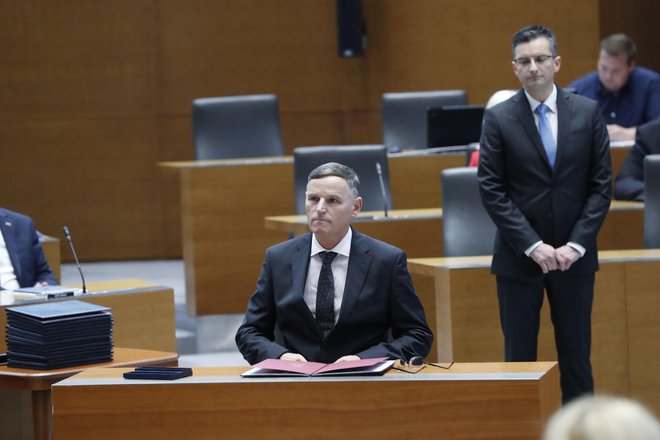 Finančni minister Andrej Bertoncelj vseskozi opozarja, da proračuna, ki ne bo upošteval fiskalnega pravila, ne bo podpisal. FOTO: Leon Vidic/Delo