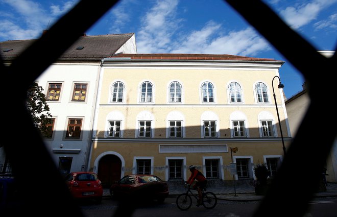 Adolf Hitler se je rodil 20. aprila leta 1889. FOTO: Dominic Ebenbichler/Reuters