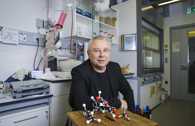 Prof. dr. Jurij Svete je že dobri dve leti dekan Fakultete za kemijo in kemijsko tehnologijo Univerze v Ljubljani. Foto Jože Suhadolnik