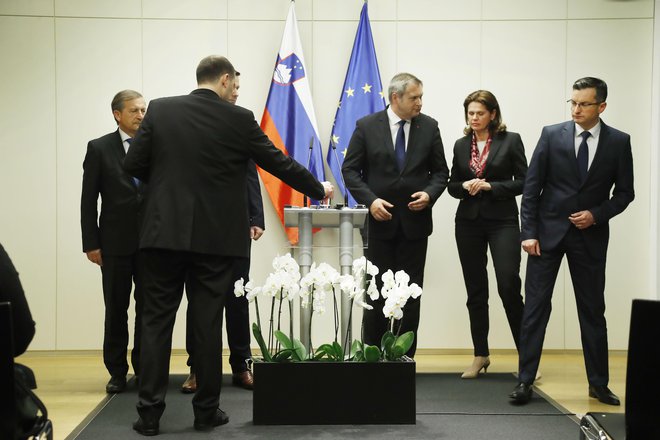 Pet koalicijskih prvakov se je kljub temu, da so nekateri med njimi že preverjali možnosti o drugačnih političnih povezovanjih, odločilo, da za zdaj nadaljuje skupno pot. FOTO: Leon Vidic/Delo