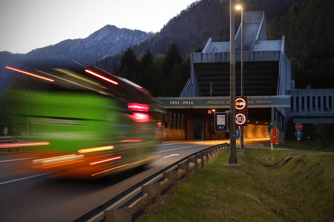 Slovenija z izborom izvajalca za gradnjo vzhodne cevi predora Karavanke zamuja. Avstrijci so svoj del predora začeli graditi septembra leta 2018. FOTO: Jure Eržen/Delo