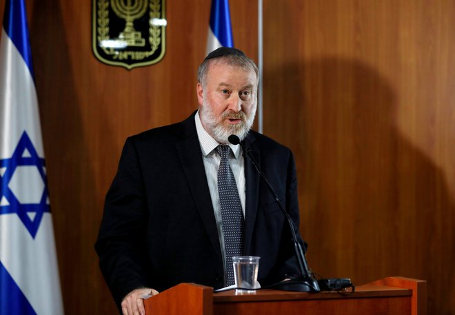 Vrhovni tožilec Avičaj Mandelblit je danes izdal obtožnico za Benjamina Netanjahuja. FOTO: Ammar Awad/Reuters