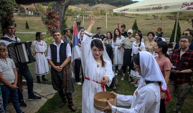 Kitajsko slavje v srbski vasi Gostoljublje FOTO: AFP
