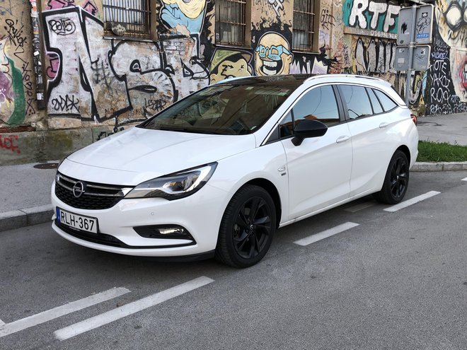 Opel astra ST se dobro pelje tudi v karavanski različici. FOTO: Aljaž Vrabec/Delo