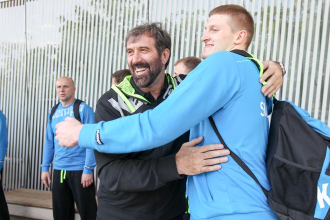 Veselin Vujović je imel na začetku mandata pristne odnose z reprezentanti. FOTO: Marko Feist