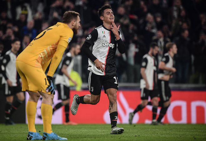 Argentinec Paulo Dybala je v sodniškem dodatku prvega polčasa presenetil Jana Oblaka z močnim strelom (ali podajo) pod prečko. FOTO: AFP