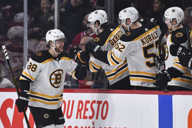 Češki hokejski as David Pastrnak je dosegel že drugi trojček v tej sezoni NHL. FOTO: AFP