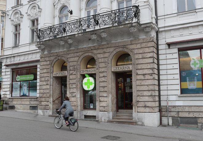 V ljubljanski lekarni bodo medicinsko blago še vedno lahko nemoteno kupovali pri lastnem veledrogeristu LL Grosistu. Foto: Dejan Javornik