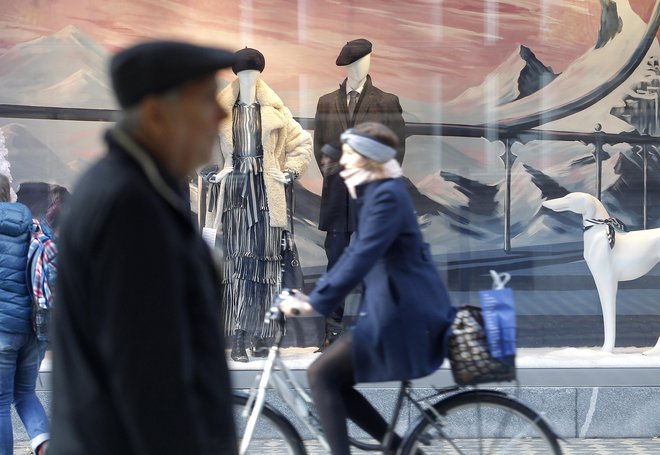 Upokojenec v mestu: slovenski moški se upokojujejo v povprečju stari 62 let. FOTO: Mavric Pivk/Delo
