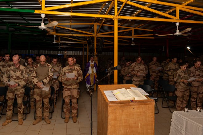 Francoski vojaki v bazi na Maliju. FOTO: Etat-major Des Armees Via Reuters