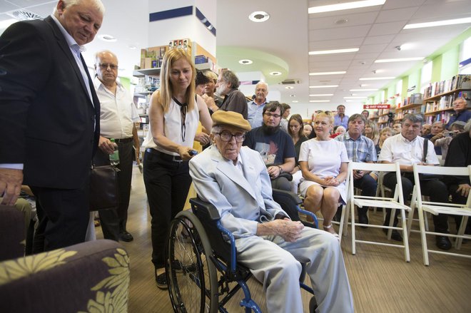 Stošestletnik je za <em>BBC </em>pripovedoval o svojem boju proti fašizmu in nacizmu ter izkušnjah v taboriščih. FOTO: Voranc Vogel