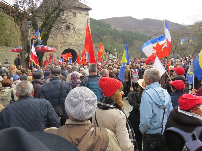 Velika množica ljudi iz vseh koncev nekdanje Jugoslavije se je danes udeležila spominske slovesnosti na čas, ko so ljudje živeli v miru in slogi. FOTO: Bojan Rajšek/Delo