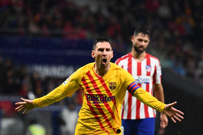 Lionel Messi je takole proslavil edini gol na tekmi v Madridu, ki je prinesel tri točke Barceloni.&nbsp;FOTO: AFP