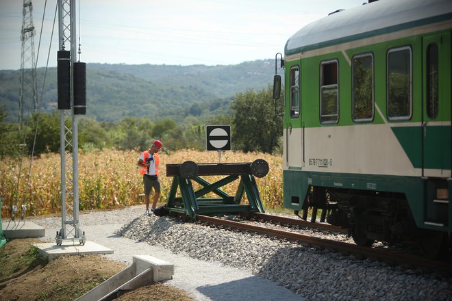 Tukaj se drugi tir za zdaj konča in je samo izvlečni tir. Foto Jure Eržen