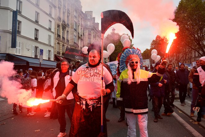 Nedavni protesti bolnišničnega osebja v Parizu. FOTO: Reuters