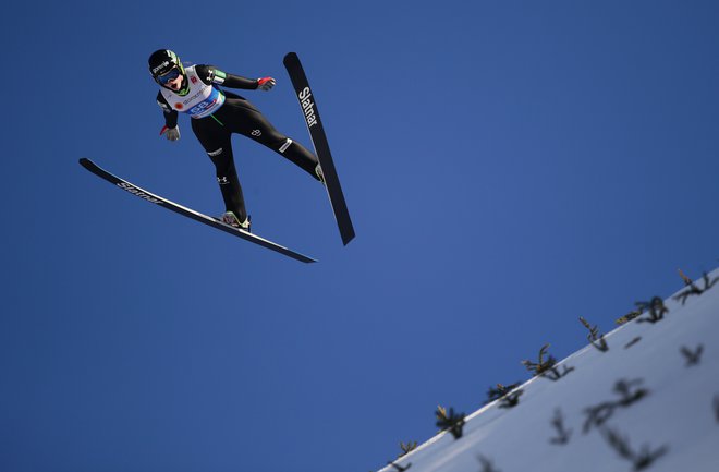 Nika Križnar je bila najboljša slovenska skakalka v prejšnji zimi. FOTO: Reuters