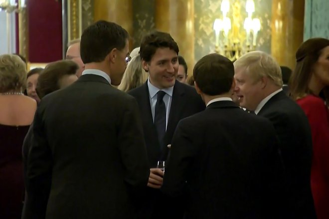 &raquo;Zlobni jeziki&laquo; na kupu: nizozemski premier Mark Rutte, francoski predsednik Emmanuel Macron, britanski premier Boris Johnson in njegov kanadski kolega Justin Trudeau. FOTO: AFP