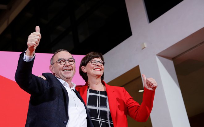Norbert Walter-Borjans in Saskia Esken sta na čelo SPD prišla z okoli četrtinsko podporo vseh članov stranke. Foto: Axel Schmidt/Afp