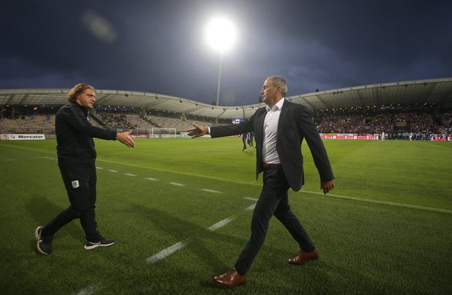 Olimpijin trener Safet Hadžić (levo) je zmagovalec jeseni, trener Maribora Darko Milanič pa brani naslov državnega prvaka. FOTO: Tadej Regent