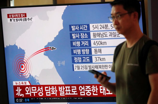 Izstrelitev dveh projektilov avgusta letos. FOTO: Kim Hong-ji/Reuters
