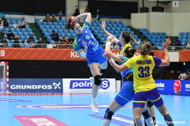 Ana Gros je vseh pet golov dosegla v drugem polčasu FOTO: IHF