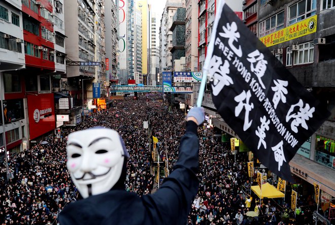 Organizatorji so vztrajali pri mirnih protestih. Foto: Reuters