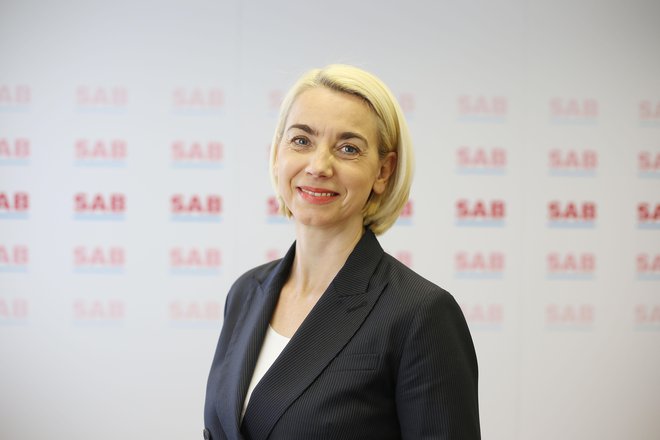Alenka Bratušek je mesto kohezijske ministrice ponudila Angeliki Mlinar, nosilki liste SAB na evropskih volitvah, a se je zapleto pri pridobivanju njenega dvojnega državljanstva. FOTO: Foto Leon Vidic/Delo