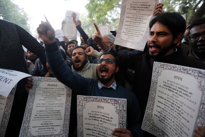 Državljanstvo odslej za pripadnike &raquo;preganjanih manjšin&laquo;. FOTO: Adnan Abidi/Reuters