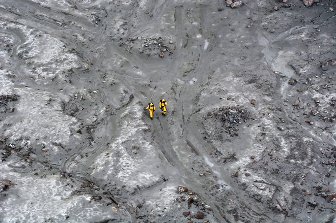 Na otok so prispeli kljub opozorilom o možnostih novega izbruha, ki so se povečale na 50-60 odstotkov. FOTO: Handout Afp