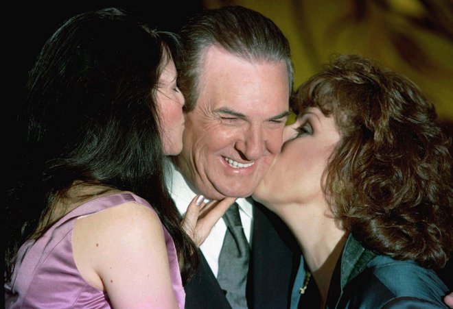 Danny Aiello leta 1997 ob igralkah Lucy Lawless in Joy Behar. FOTO: Jeff Christensen/Reuters