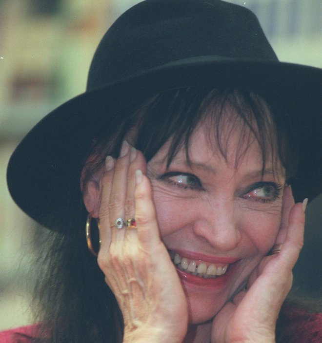 Anna Karina je leta 2000 v Ljubljani v Cankarjevem domu nastopila skupaj z mojstrom novega francoskega šansona&nbsp;Philippom Katerinom. FOTO: Voranc Vogel/Delo