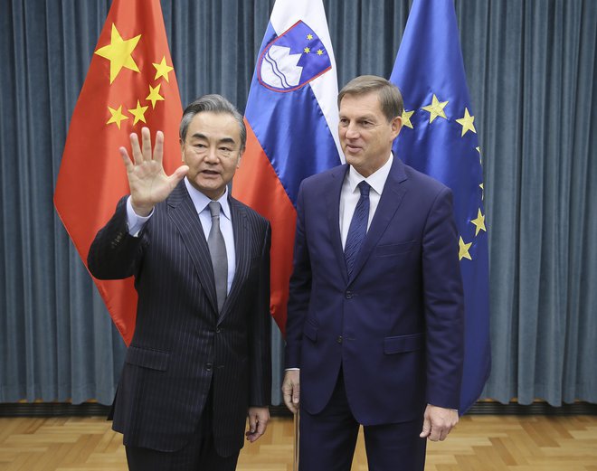 Kitajski in slovenski zunanji minister, Wang Yi in Miro Cerar, sta izrazila upanje, da bodo odnosi med Kitajsko in EU vstopili v novo fazo kakovostnejšega partnerstva. FoOTO: Jože Suhadolnik/Delo