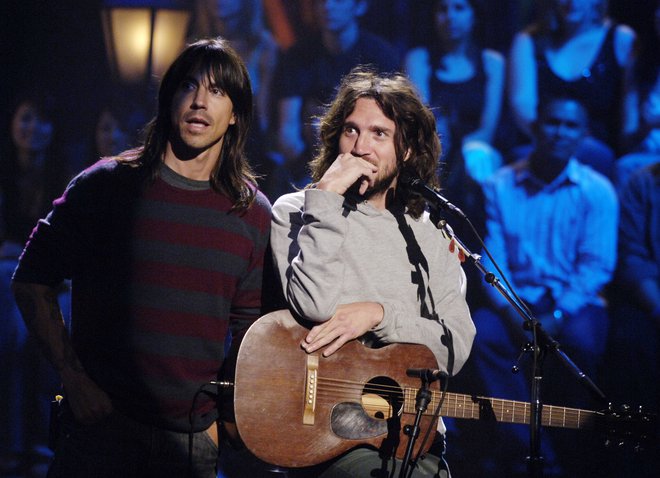 Anthony Kiedis (na fotografiji levo) in John Frusciante leta 2005 v Los Angelesu. FOTO: Chris Pizzello Reuters