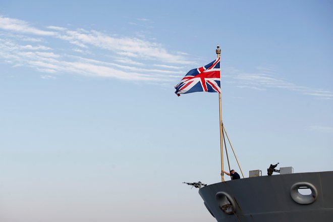 Ladja kraljeve mornarice HMS Bulwark med postankom v izraelskem pristanišču Haifa FOTO: Reuters