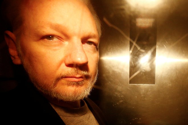 Sodnica westminstrskega sodišča&nbsp;Vanessa Baraitser je razsodila, da obstajajo tehtni razlogi za oceno, da bo <strong>Julian Assange</strong> ponovno poskušal zbežati. FOTO: Henry Nicholls/Reuters