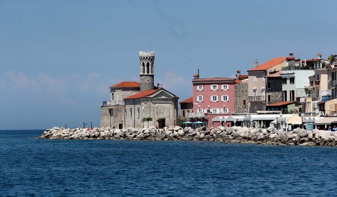 V piranski občinski upravi so se zgodile kadrovske spremembe. Dosedanjega direktorja občinske uprave Aleša Buležana je nadomestila Vesna Vičič. FOTO: Igor Mali