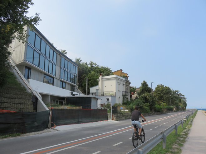 V podjetju Re-sport načrtujejo, da bo njihov stanovanjsko-poslovni objekt nared do prihodnje poletne sezone. Foto Nataša Čepar