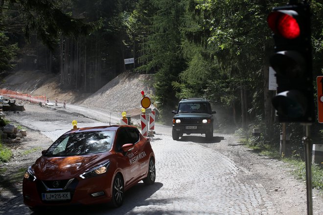 Popolna zapora je vzpostavljena do 4. oktobra. FOTO: Tomi Lombar/Delo