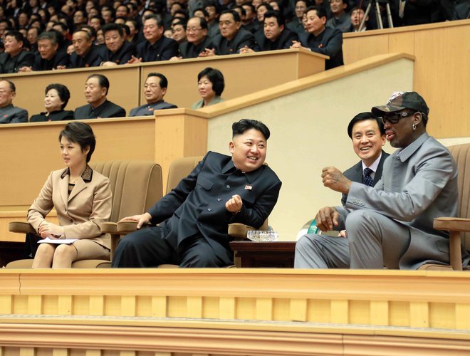 Kim Džong Un si želi priti v ZDA. Zato ker si želi prerezati vrv, ki njegovo deželo povezuje z revščino. In to je dovolj za ugotovitev, ki je precej bolj smiselna, kot to lahko pojasni Dennis.FOTO: Reuters