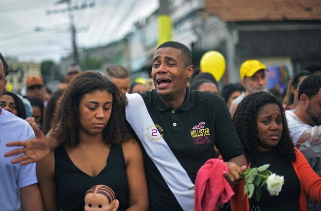 Žrtve nasilja organov pregona so v Braziliji najrevnejše, navadno temnopolte osebe. FOTO: Carl De Souza/AFP