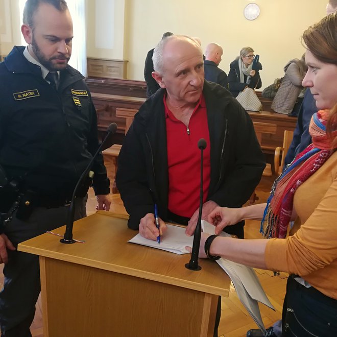 Glavna obravnava proti 55-letnemu obtožencu Senadu Softiću se je prejšnji teden začela znova. FOTO: Aleš Andlovič