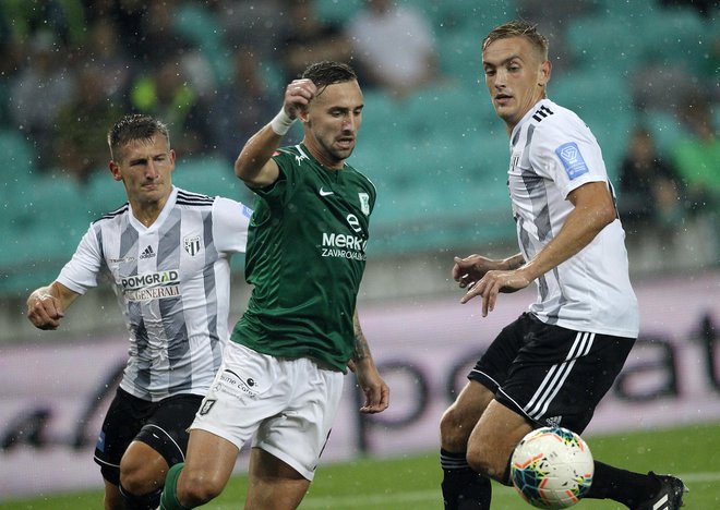 Olimpijin zvezni igralec Endri Cekici bi tudi v derbiju Ljubljanske kotline želel zabiti gol. FOTO: Mavric Pivk(Delo