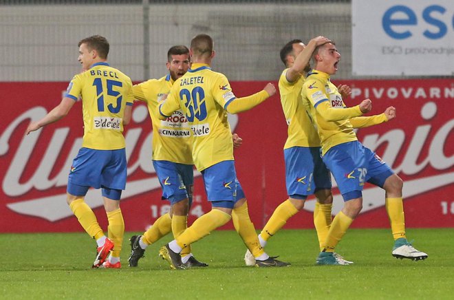 Mladi Celjani imajo jutri priložnost, da hitro pozabijo nesrečen poraz v Murski Soboti. FOTO: Tadej Regent/Delo