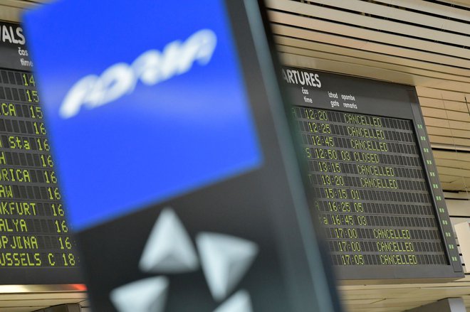 Adria Airways je za torek in sredo zaustavila vse lete, a je malo možnosti, da bo jutri letela. FOTO: AFP