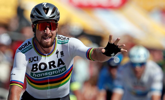 Mavrično majico, ki jo svetovnim prvakom oblačijo od leta 1927, bo četrtič poskušal osvojiti edini &raquo;roker&laquo; med cestnimi kolesarji Peter Sagan. FOTO: Reuters