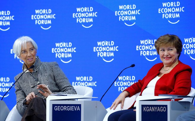 Kristalina Georgieva, nova direktorica IMF (desno) in njena predhodnica Christine Lagarde, ki bo novembra prevzela vodenje Evropske centralne banke. Foto Reuters