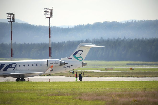 Reševanje Adrie Airways bi bilo finančno zahteven zalogaj brez zagotovljenega uspeha. FOTO: Jure Eržen/Delo