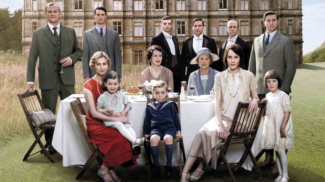 Film <em>Downton Abbey</em> se nadaljuje, kjer se je končala televizijska serija, večina likov in igralcev je istih. Foto: promocijsko gradivo