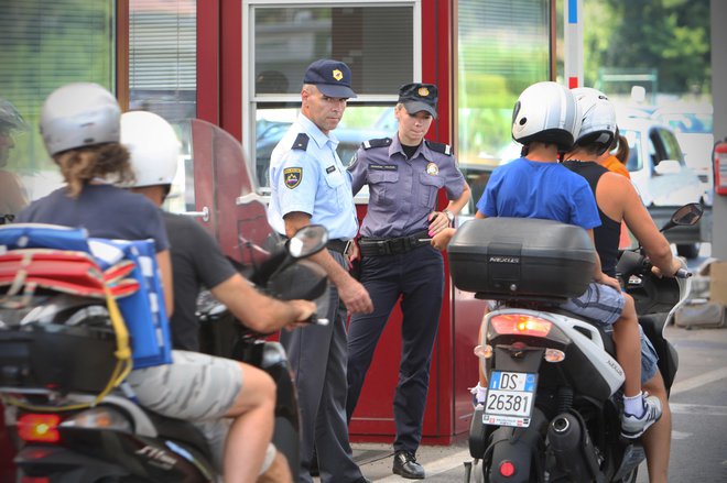 O vstopu države v scehnegn se s konsenzom odloča na zasedanju evropskega sveta. FOTO: Jure Eržen/Delo