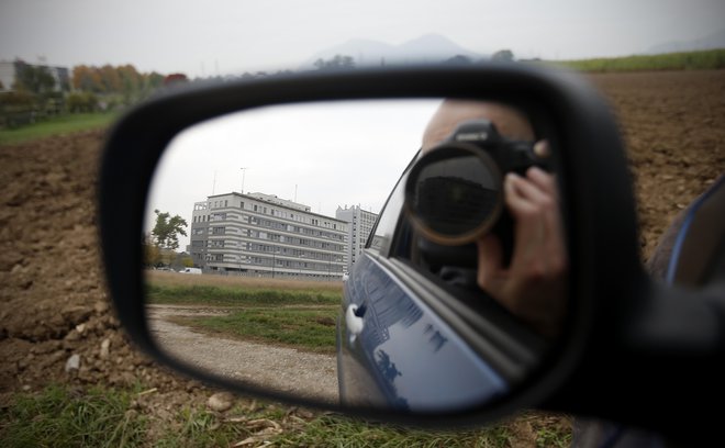 Informacija o sporni zaposlitvi na področju obveščevalne dejavnosti povsem neizkušene občinske uradnice je sicer lahko pricurljala neposredno le iz agencije. Kakšne bodo politične posledice? FOTO:&nbsp;Blaž Samec/Delo